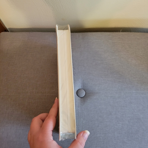 Aaron's Magic Village VHS Isaac Bashevis Singer Clamshell VERY RARE NEW - Picture 2 of 5